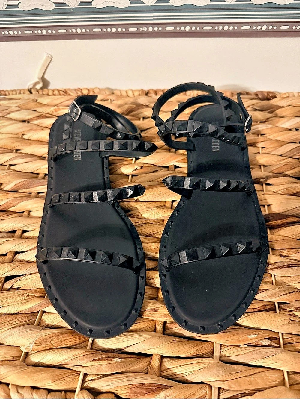 Steve Madden Skyler Flat Strappy Sandals Size 8